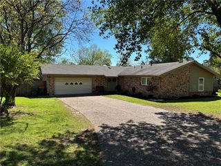 1206 Ridgewood Drive, Russellville, AR 72801