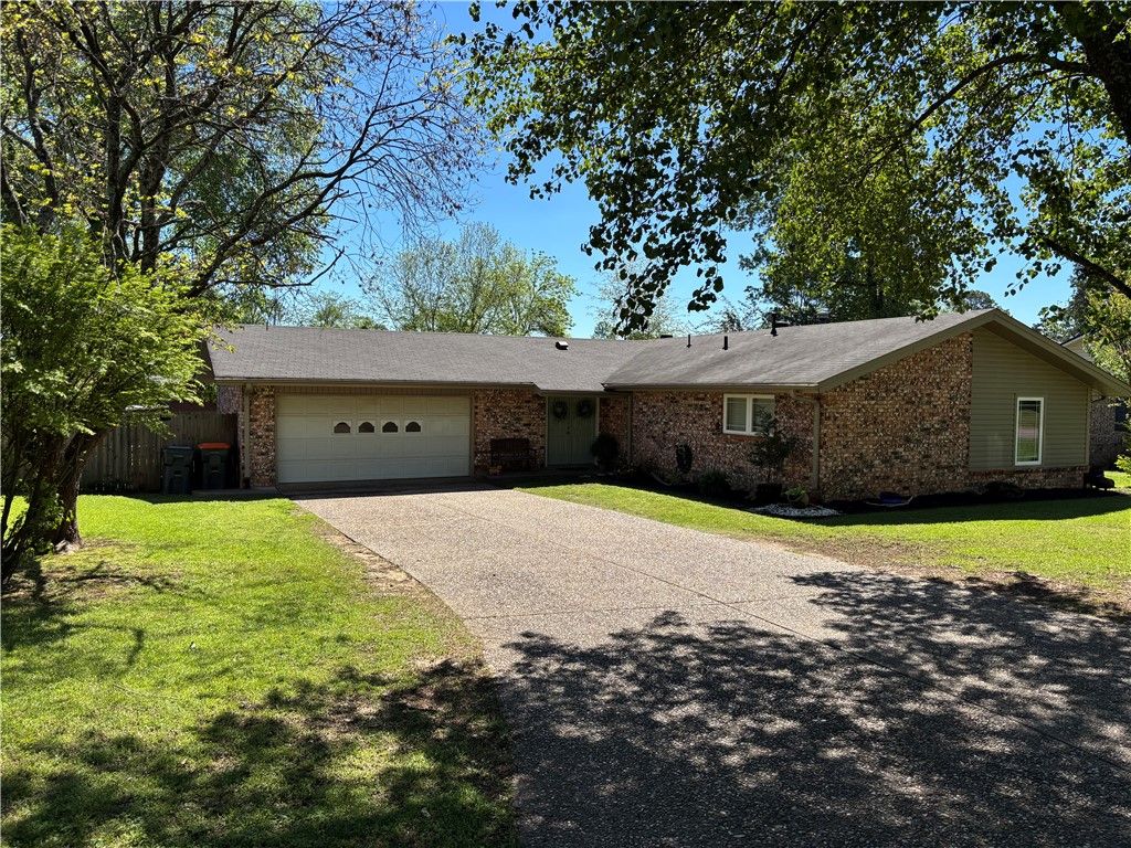 1206 Ridgewood Drive, Russellville, AR 72801