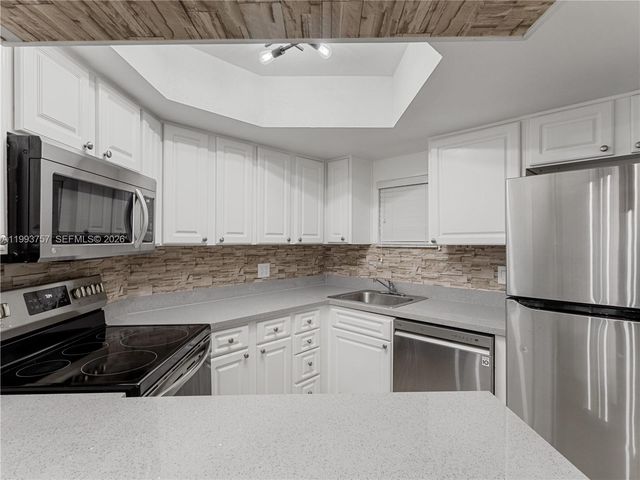 8343 Lake Dr 205, Doral, FL 33166