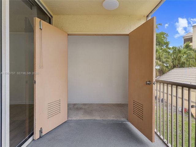 8343 Lake Dr 205, Doral, FL 33166