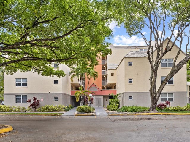 8343 Lake Dr 205, Doral, FL 33166