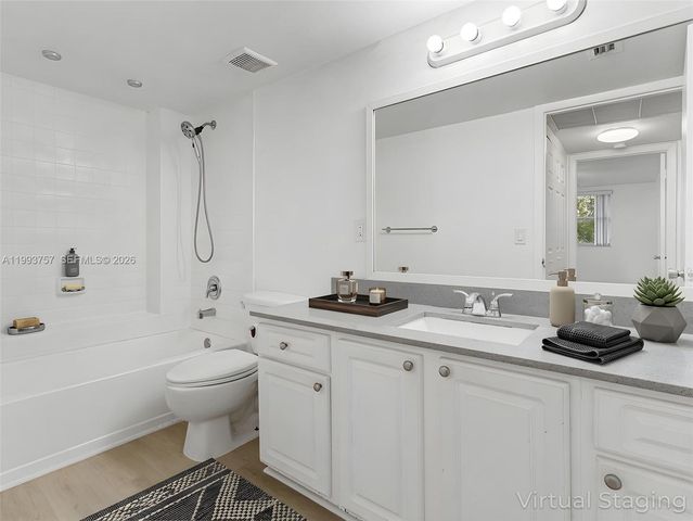 8343 Lake Dr 205, Doral, FL 33166