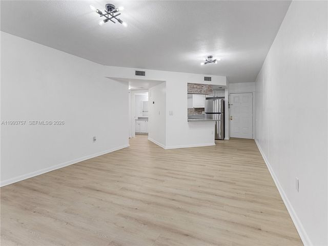 8343 Lake Dr 205, Doral, FL 33166