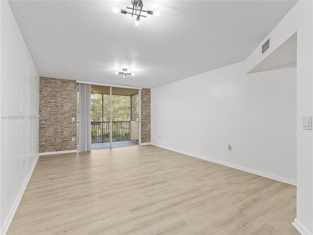 8343 Lake Dr 205, Doral, FL 33166