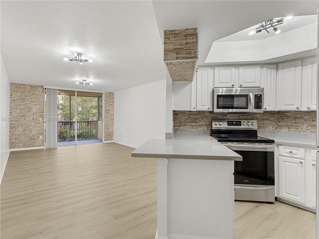 8343 Lake Dr 205, Doral, FL 33166