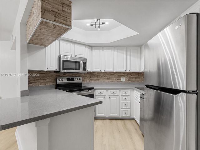 8343 Lake Dr 205, Doral, FL 33166