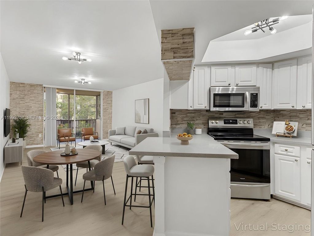 8343 Lake Dr 205, Doral, FL 33166