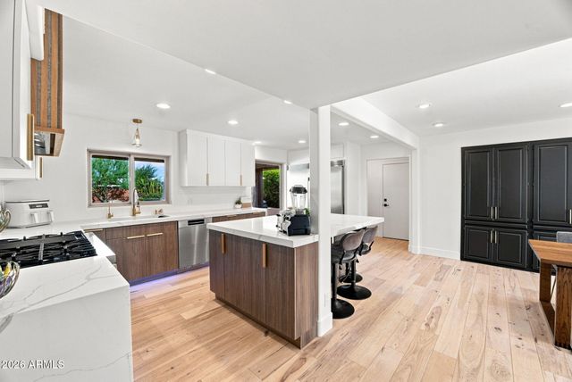 9827 N 65TH Place, Paradise Valley, AZ 85253