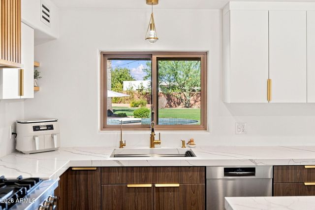 9827 N 65TH Place, Paradise Valley, AZ 85253