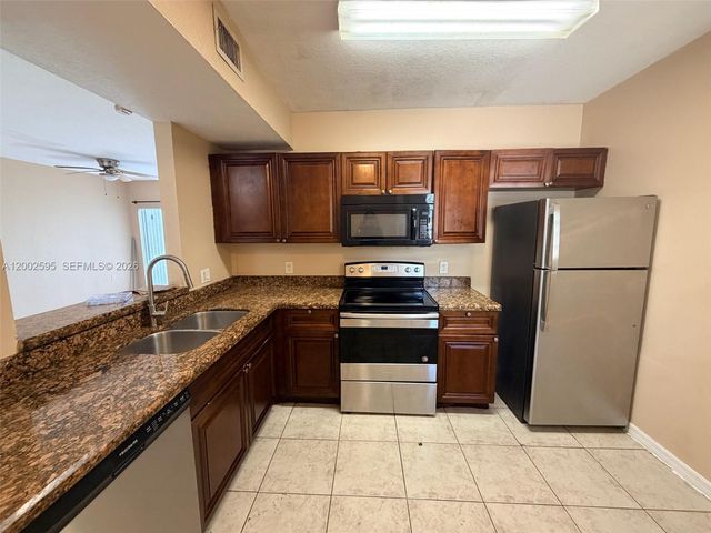 1133 Golden Lakes Blvd 813, West Palm Beach, FL 33411