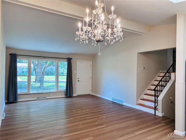 13 Floweridge Lane, Florissant, MO 63031