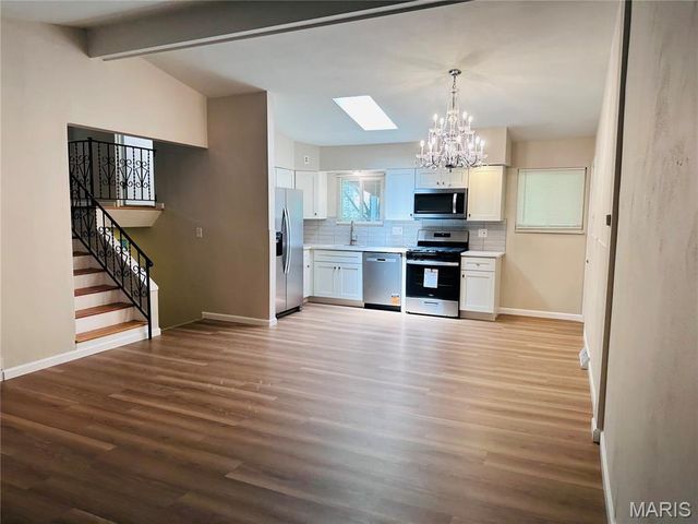13 Floweridge Lane, Florissant, MO 63031