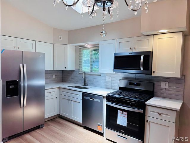 13 Floweridge Lane, Florissant, MO 63031