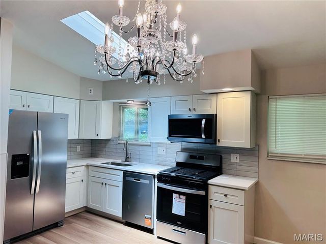 13 Floweridge Lane, Florissant, MO 63031