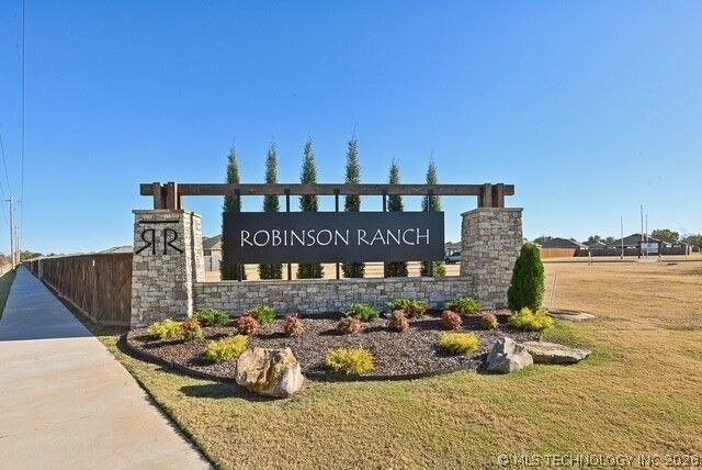 8419 E 162nd Place S, Bixby, OK 74008