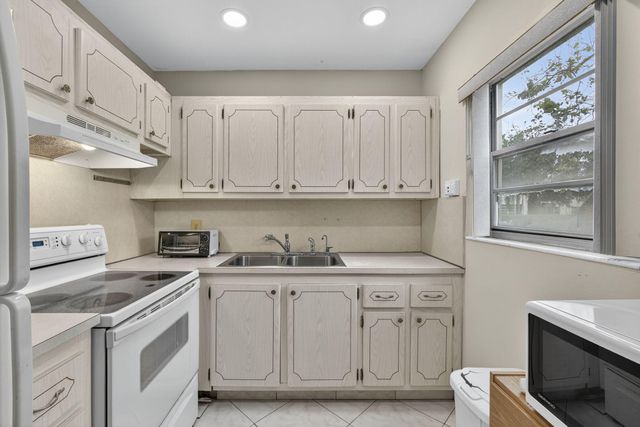 52 Norwich C, West Palm Beach, FL 33417