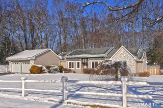 95 Ash Drive, Hamden, CT 06518