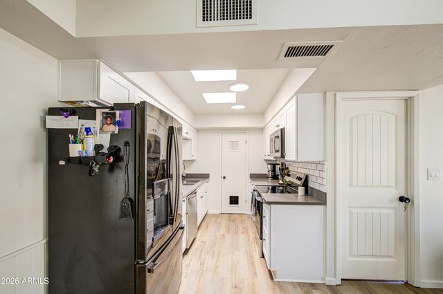 2048 W JOAN DE ARC Avenue, Phoenix, AZ 85029