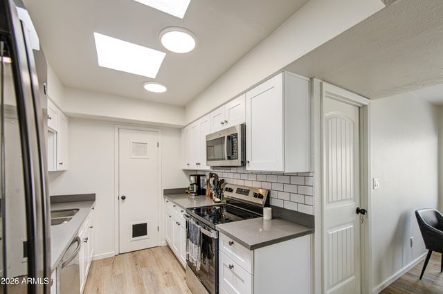 2048 W JOAN DE ARC Avenue, Phoenix, AZ 85029