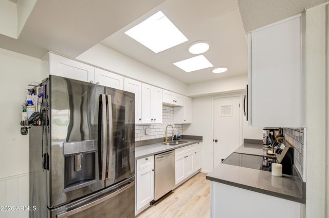 2048 W JOAN DE ARC Avenue, Phoenix, AZ 85029