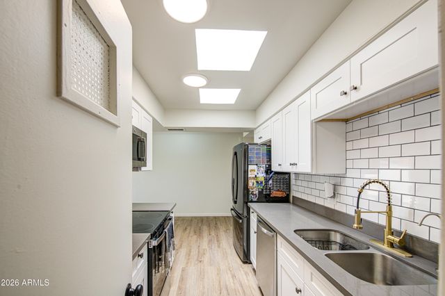 2048 W JOAN DE ARC Avenue, Phoenix, AZ 85029