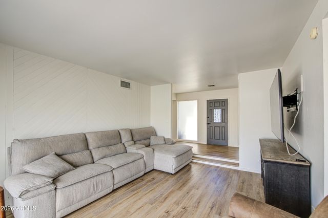 2048 W JOAN DE ARC Avenue, Phoenix, AZ 85029