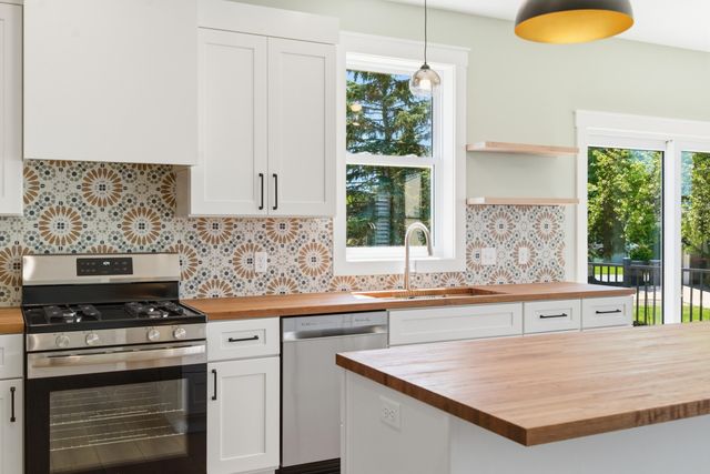 243 W Gardner Street, Sparta Vllg, MI 49345