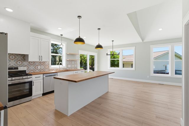 243 W Gardner Street, Sparta Vllg, MI 49345