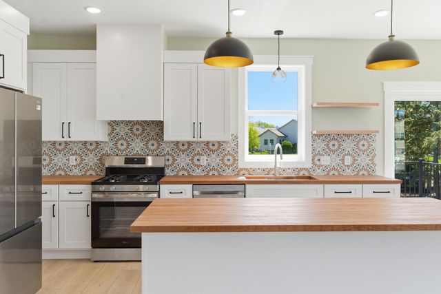 243 W Gardner Street, Sparta Vllg, MI 49345