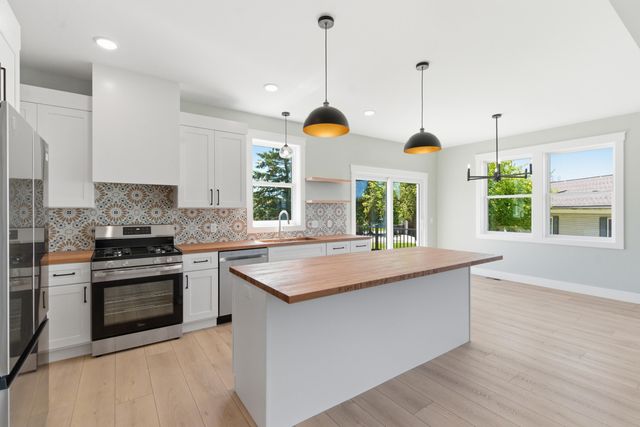 243 W Gardner Street, Sparta Vllg, MI 49345