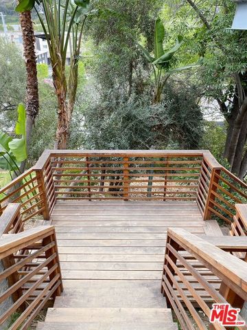 3352 Oak Glen Drive, Los Angeles, CA 90068