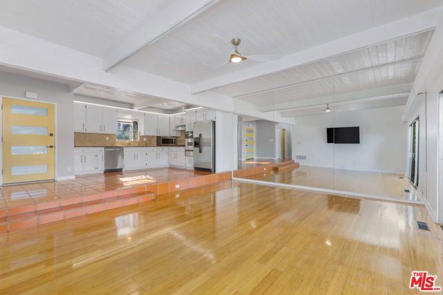 3352 Oak Glen Drive, Los Angeles, CA 90068