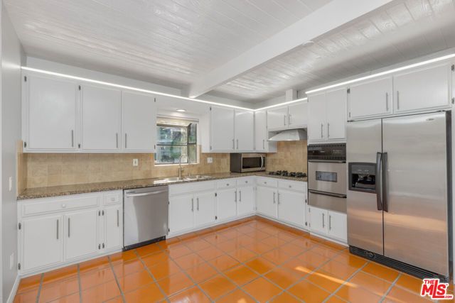 3352 Oak Glen Drive, Los Angeles, CA 90068