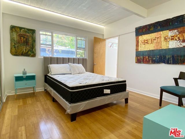 3352 Oak Glen Drive, Los Angeles, CA 90068