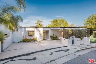 3352 Oak Glen Drive, Los Angeles, CA 90068