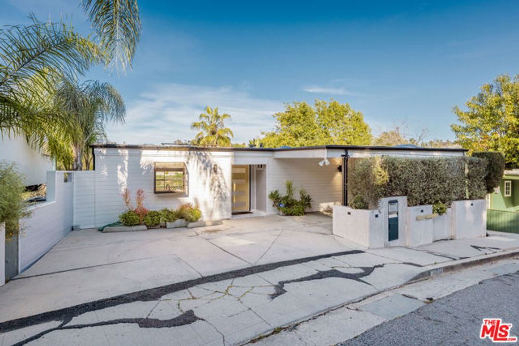 3352 Oak Glen Drive, Los Angeles, CA 90068
