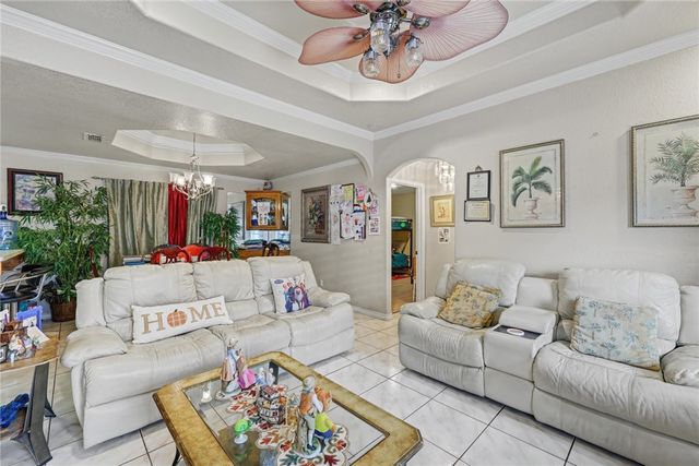 1109 Green Field Dr, Corpus Christi, TX 78405