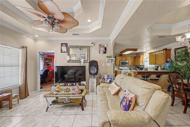 1109 Green Field Dr, Corpus Christi, TX 78405