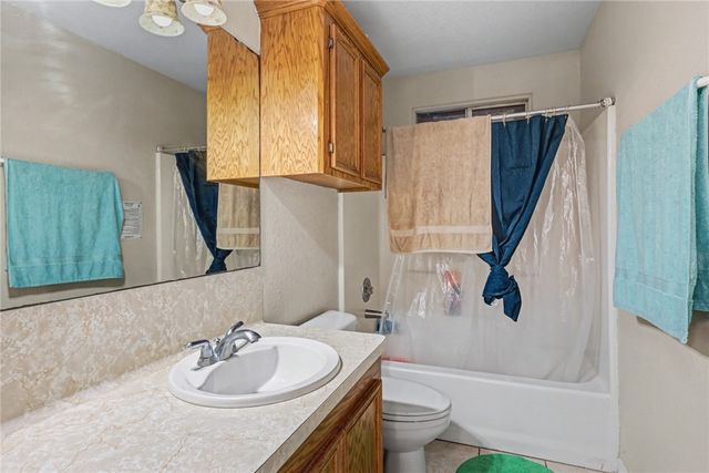 1109 Green Field Dr, Corpus Christi, TX 78405