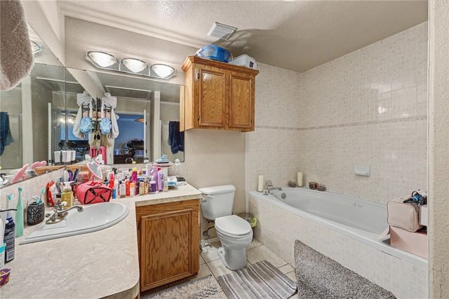 1109 Green Field Dr, Corpus Christi, TX 78405