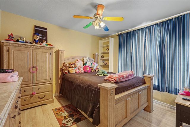 1109 Green Field Dr, Corpus Christi, TX 78405