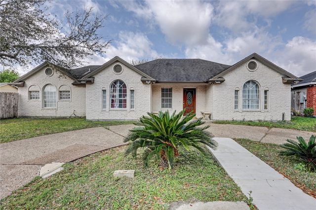 1109 Green Field Dr, Corpus Christi, TX 78405