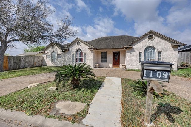 1109 Green Field Dr, Corpus Christi, TX 78405