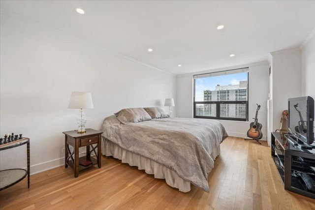 1250 N Dearborn Parkway 24E, Chicago, IL 60610