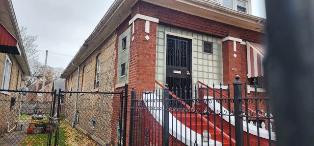 8443 S Manistee Avenue, Chicago, IL 60617