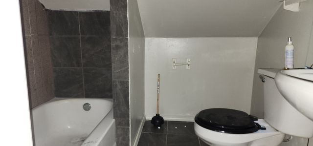 8443 S Manistee Avenue, Chicago, IL 60617