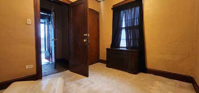8443 S Manistee Avenue, Chicago, IL 60617