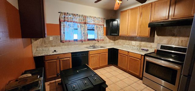 8443 S Manistee Avenue, Chicago, IL 60617