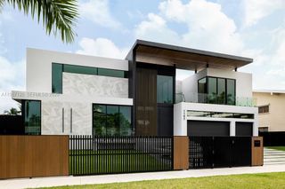 1102 Washington St, Hallandale Beach, FL 33019