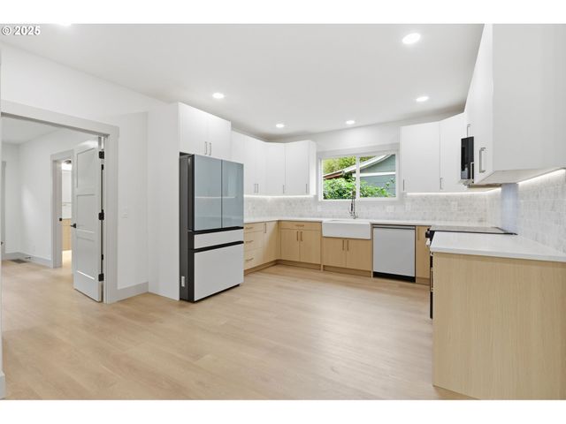 437 Ne FARGO St, Portland, OR 97212